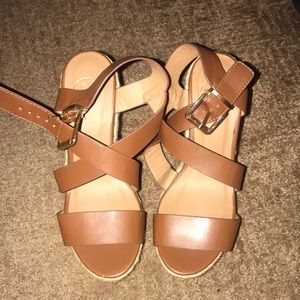 Heart in D Size 6 brown and tweed wedges